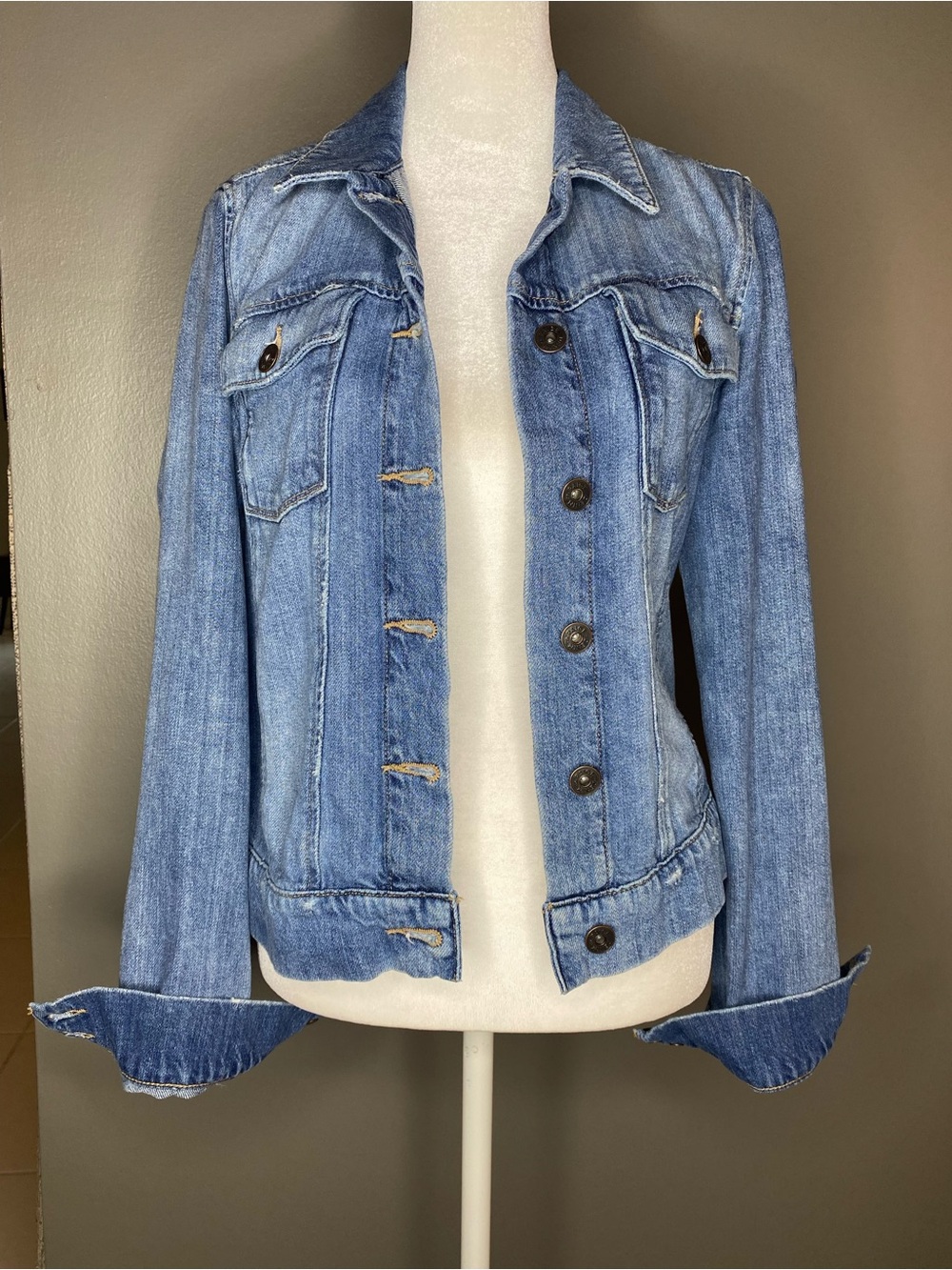 NWOT! PAIGE Rowan Jean Jacket in Stark Light Blue Denim - Size XS